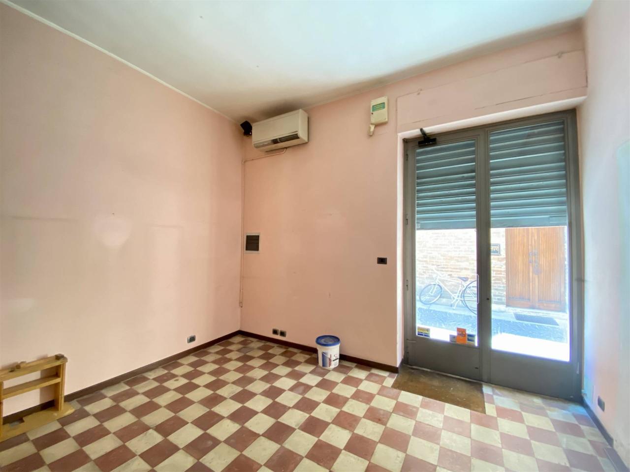 Negozio in Via Sopramuro, Piacenza, {3} - Foto 2
