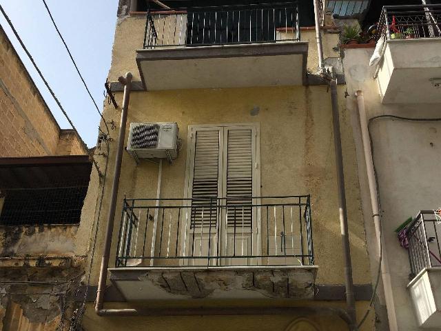 Detached house in {3}, Piazza Vittorio Emanuele III 4 - Photo 1