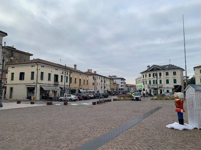 Negozio in Corso Mazzini S.N.C, Montebelluna - Foto 1