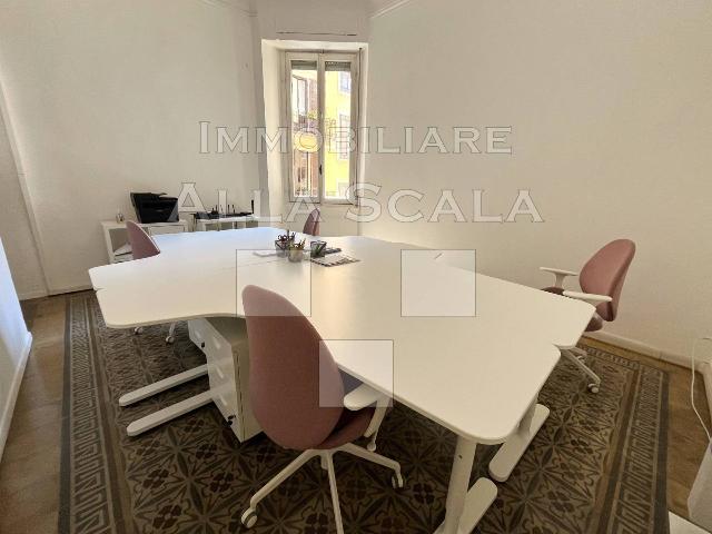 Shared office in Via San Gregorio, Milano - Photo 1