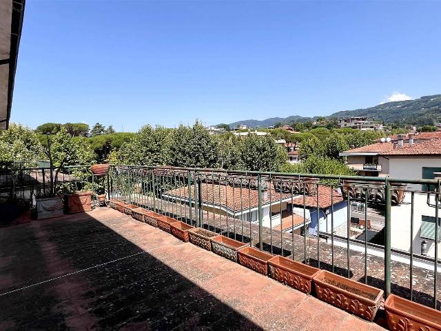 Penthouse in Viale Francesco d'Assisi, Montecatini-Terme - Photo 1