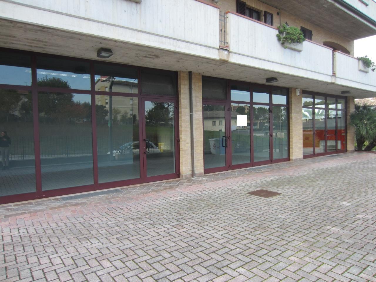 Palazzina commerciale in , Monte San Giusto, {3} - Foto 1
