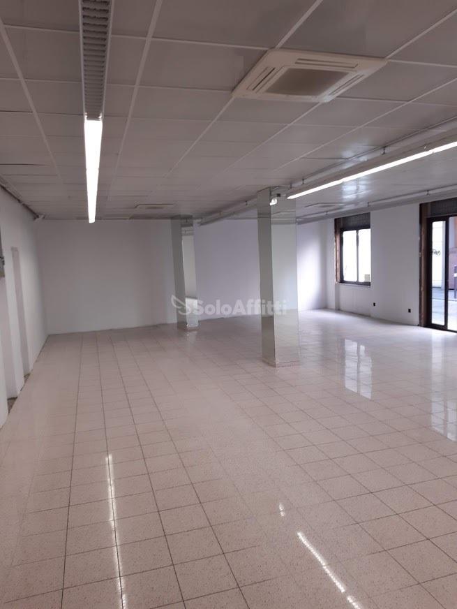 Negozio in Via Carlo Cignani 6, Forli', {3} - Foto 1