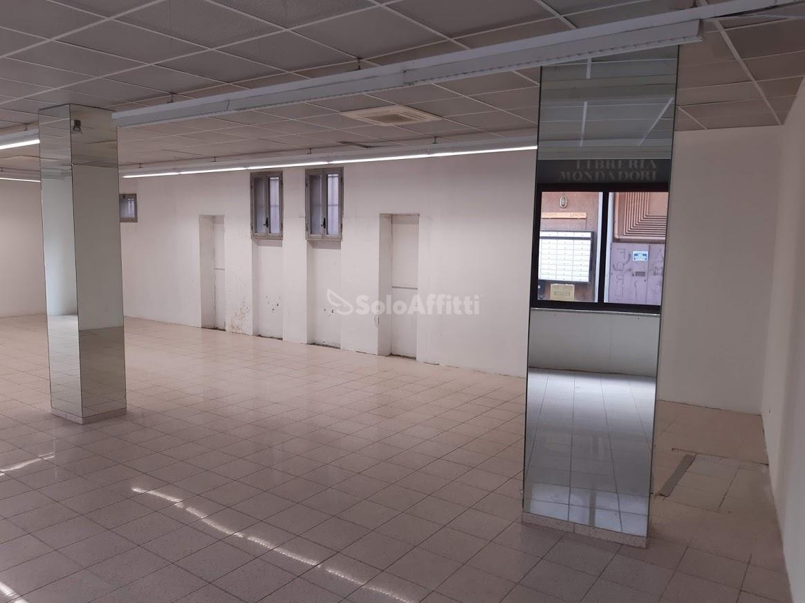 Negozio in Via Carlo Cignani 6, Forli', {3} - Foto 2