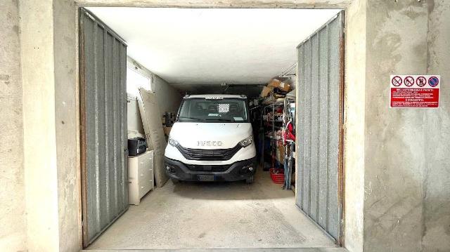 Garage or car box in {3}, Viale Cristoforo Colombo - Photo 1