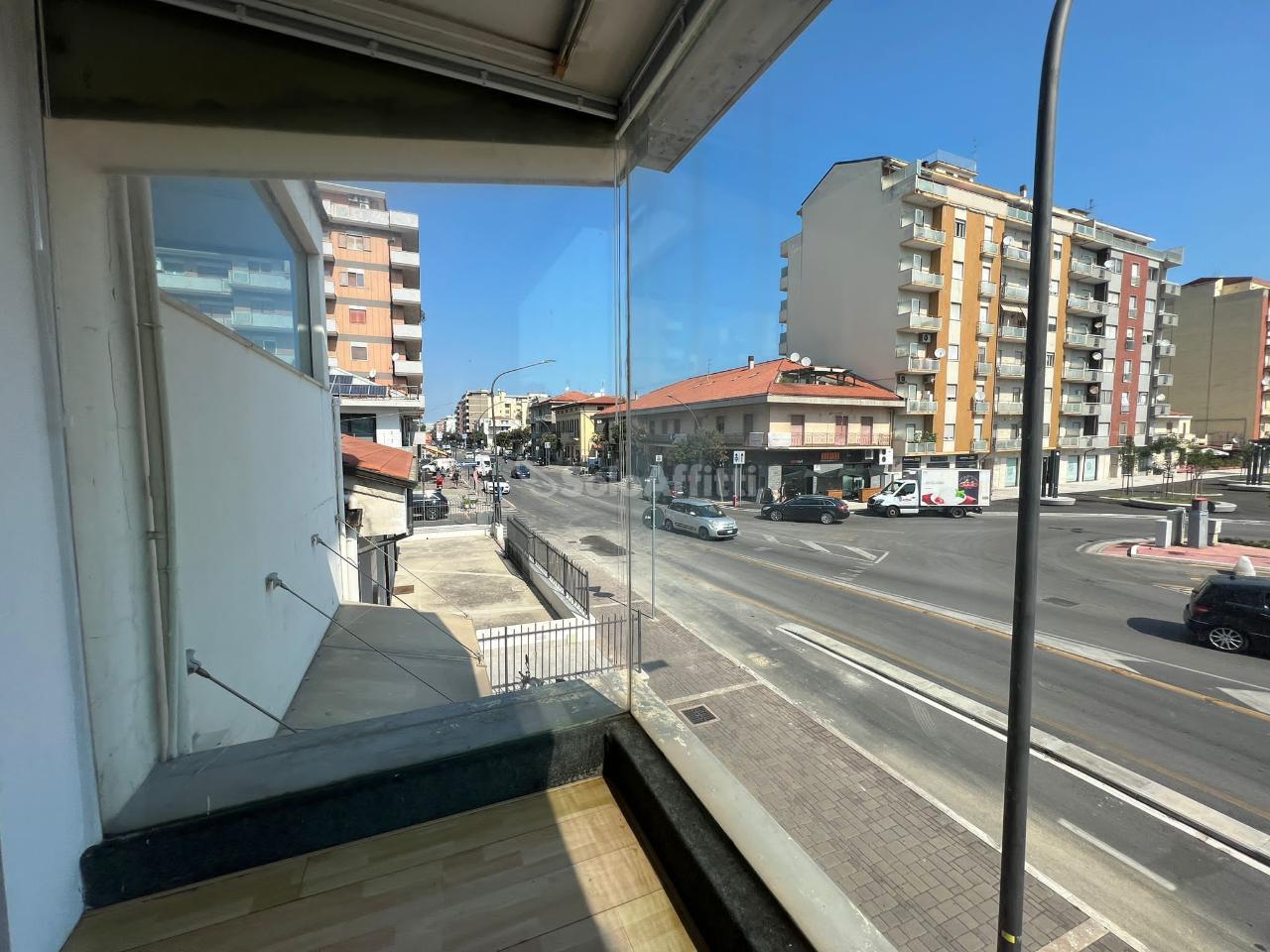 Negozio in Viale Guglielmo Marconi, Pescara, {3} - Foto 1