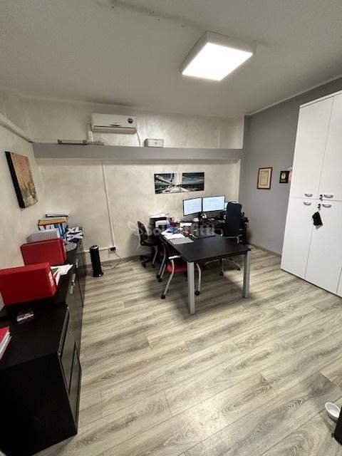 Ufficio in , Legnano, {3} - Foto 1