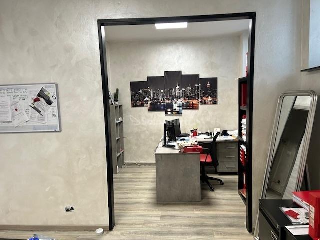 Ufficio in , Legnano, {3} - Foto 2