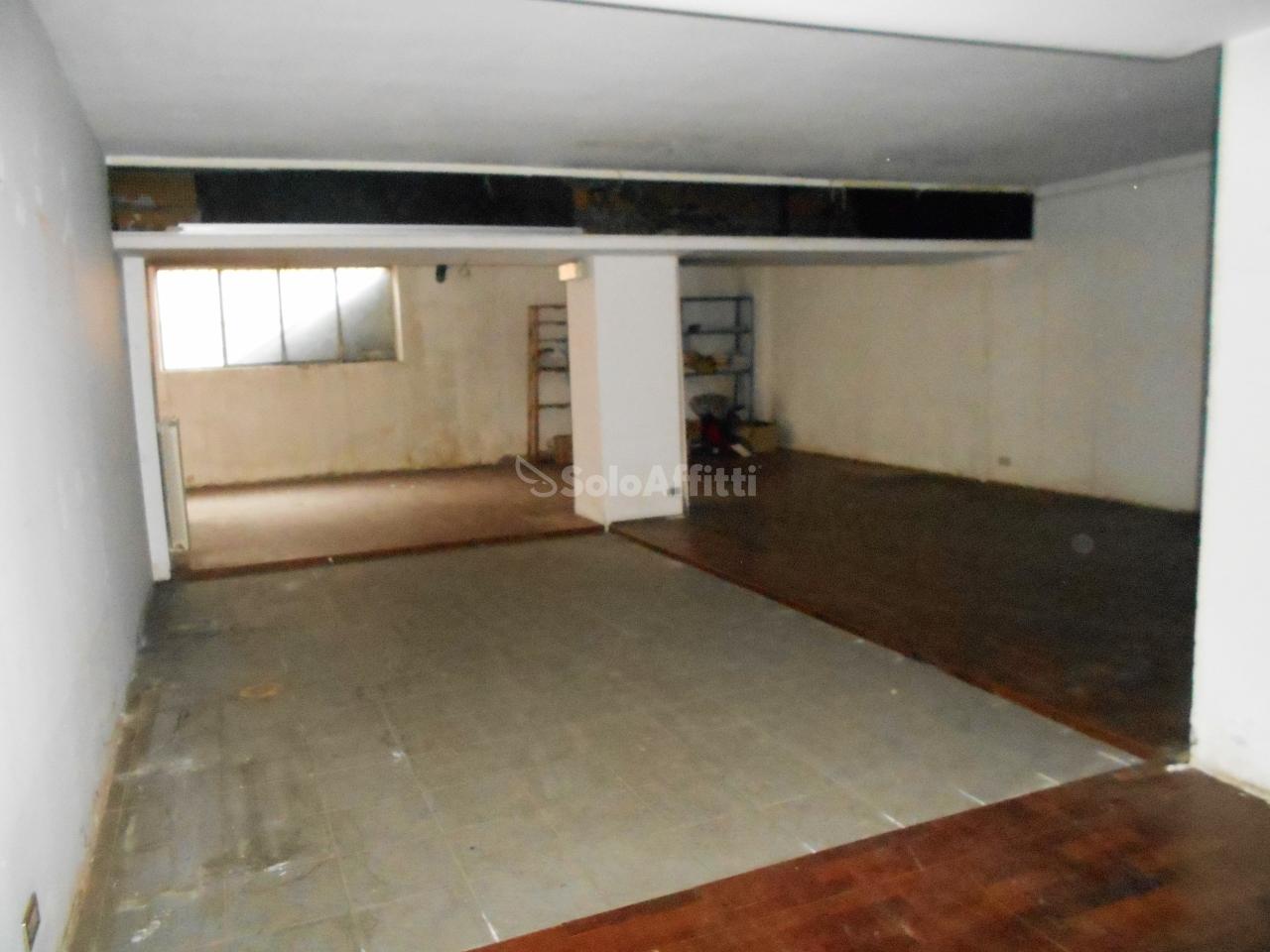 Magazzino in Via Giosuè Carducci 25, Lissone, {3} - Foto 1