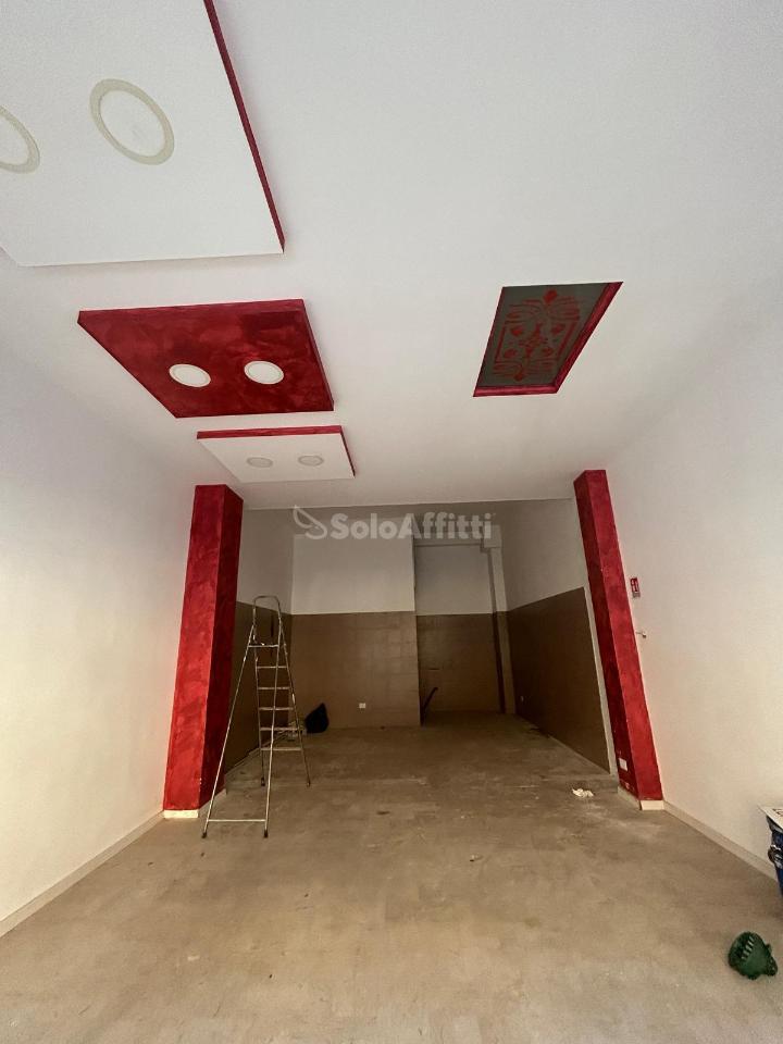 Negozio in Via Gabriele Amico Valenti 98, Caltanissetta, {3} - Foto 2