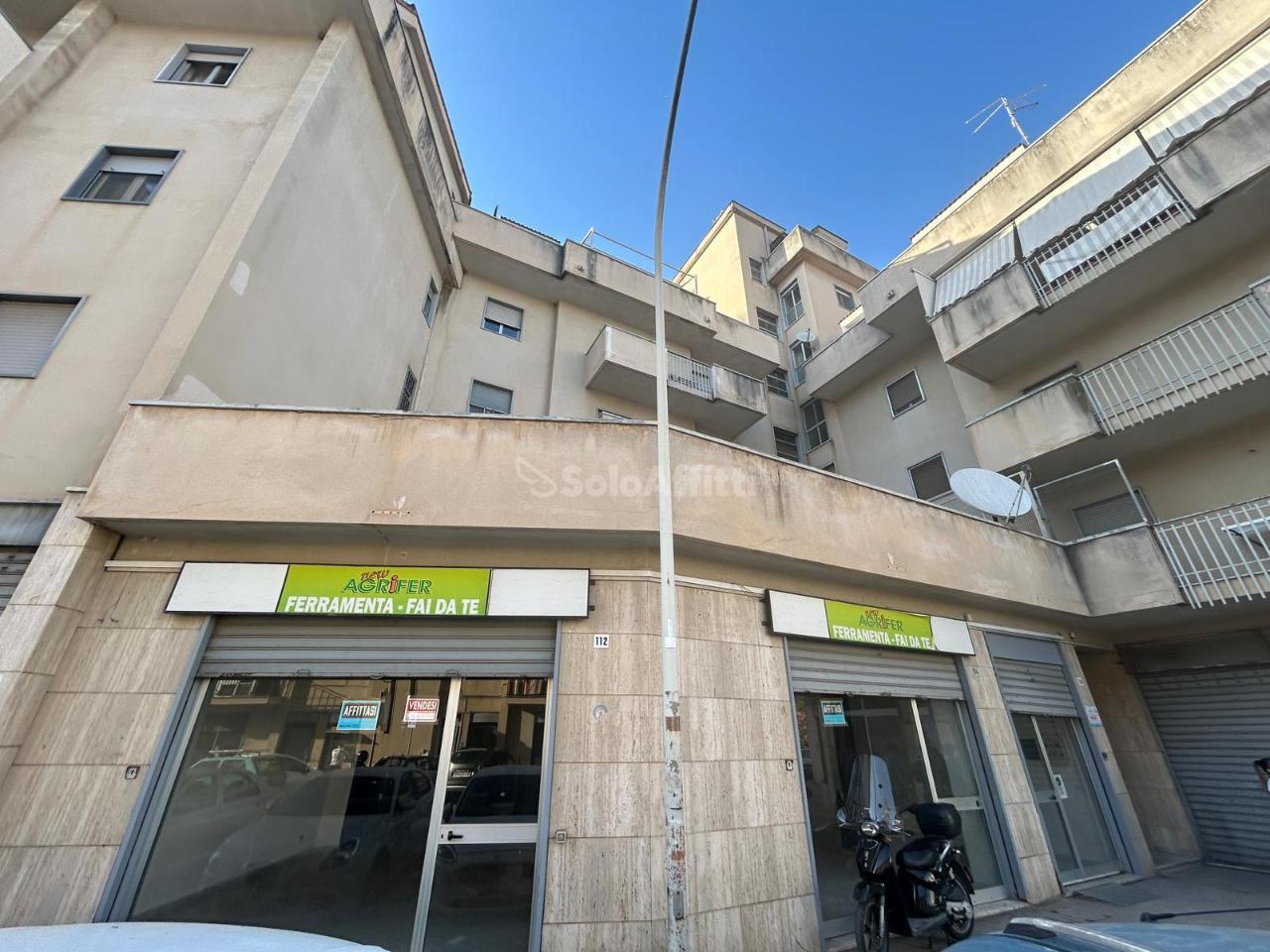 Negozio in Via Gabriele Amico Valenti 112, Caltanissetta, {3} - Foto 1