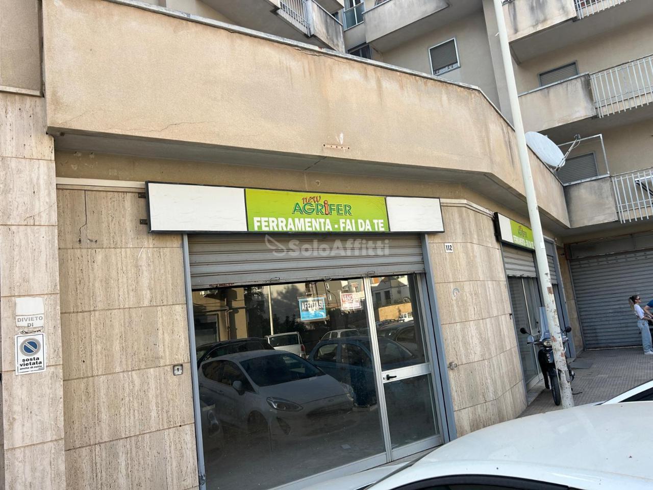 Negozio in Via Gabriele Amico Valenti 112, Caltanissetta, {3} - Foto 2