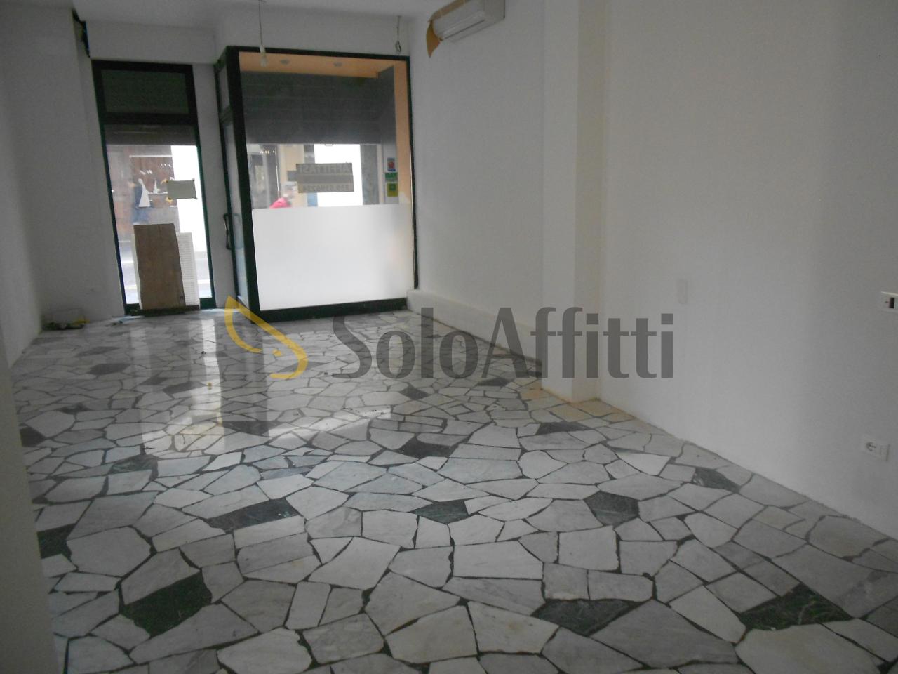Negozio in Via Altinate, Padova, {3} - Foto 1