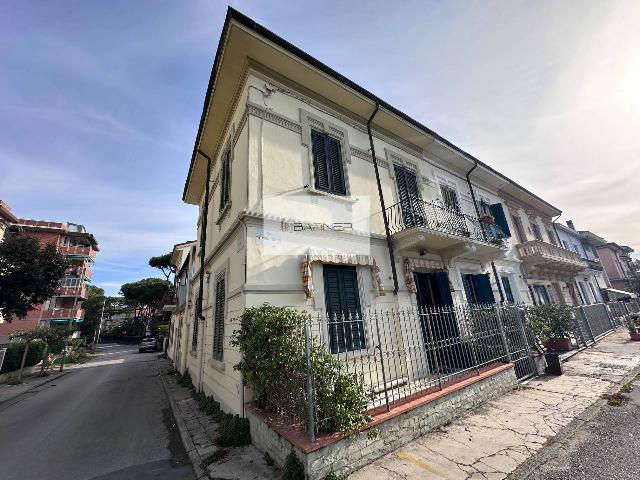 Villa a schiera in Via Udine 4, Viareggio - Foto 1