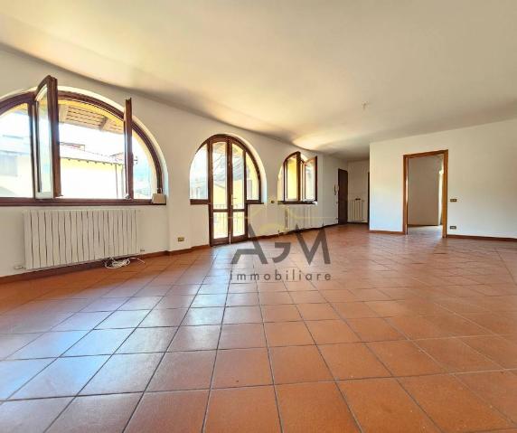 4-room flat in Piazza della Libertà, Leffe - Photo 1