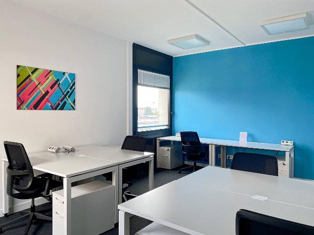 Shared office in {3}, Viale Angelo Masini 12/14 - Photo 1