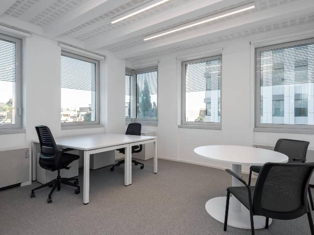 Shared office in {3}, Viale dell'Arte 25 - Photo 1