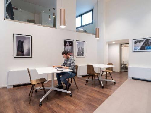 Shared office in Via Broletto 46, Milano - Photo 1