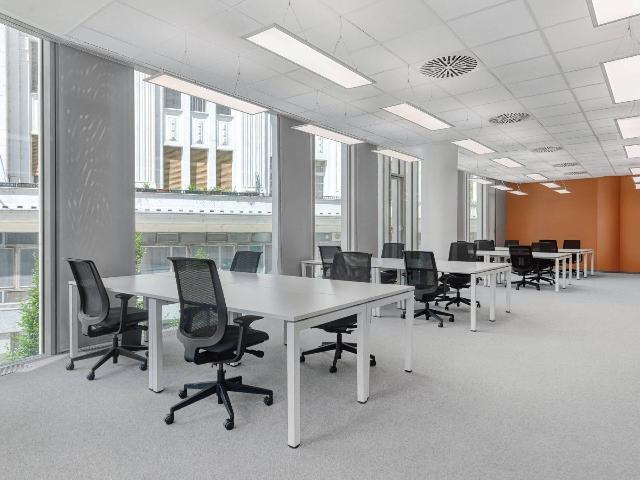 Shared office in Via Uberto Visconti di Modrone  15, Milano - Photo 1