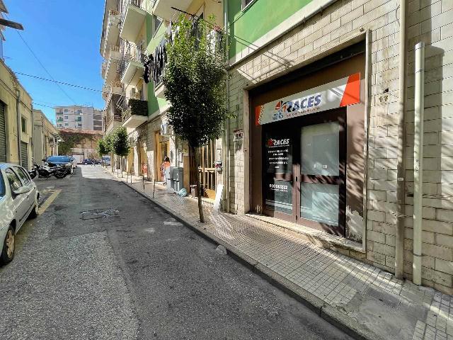 Negozio in Via Walter Tobagi 17, Cosenza - Foto 1