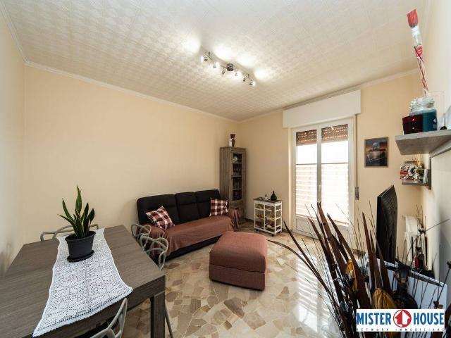 3-room flat in Via Gabriele d'Annunzio 33, Muggiò - Photo 1