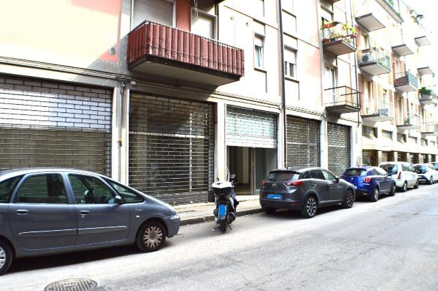 Negozio in {3}, Via Girolamo Fracastoro - Foto 1