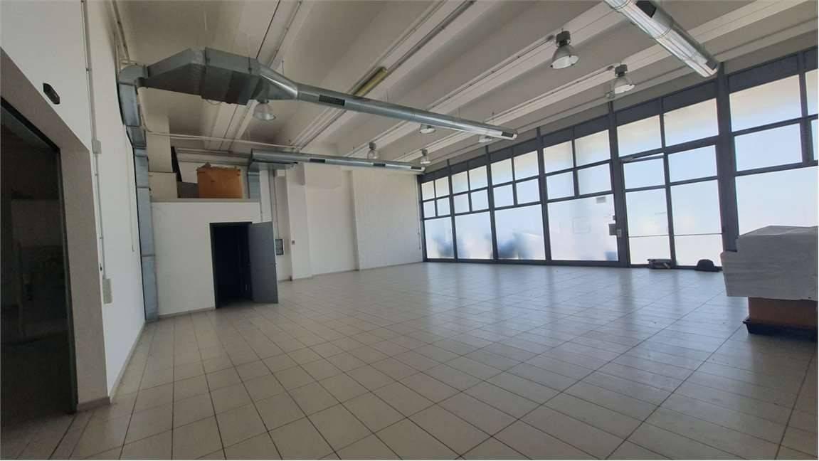Negozio in Via Zamenhof, 827, Vicenza, {3} - Foto 1