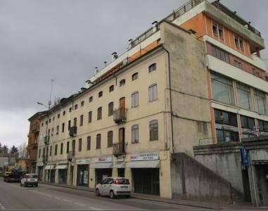Negozio in Piazza Dante - Viale Trento N. 8/10, Valdagno, {3} - Foto 1