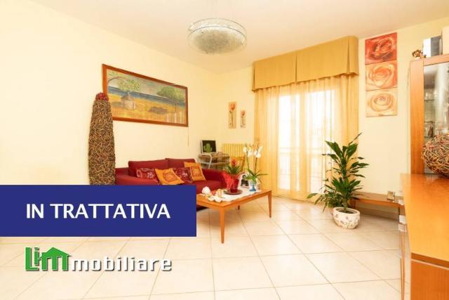 3-room flat in Via Caduti sul Lavoro, Bitetto - Photo 1