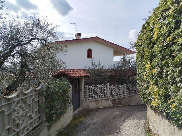 Villa in Strada di San Giovanni in Argentella 14/16, Palombara Sabina - Foto 1