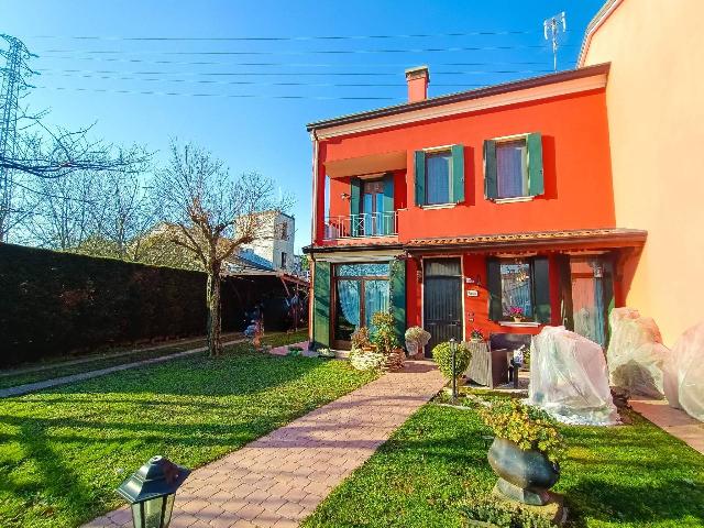 Villa a schiera in Via Madre Teresa di Calcutta 10/B, Adria - Foto 1