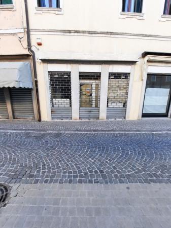 Negozio in Corso Vittorio Emanuele II 140, Adria, {3} - Foto 1