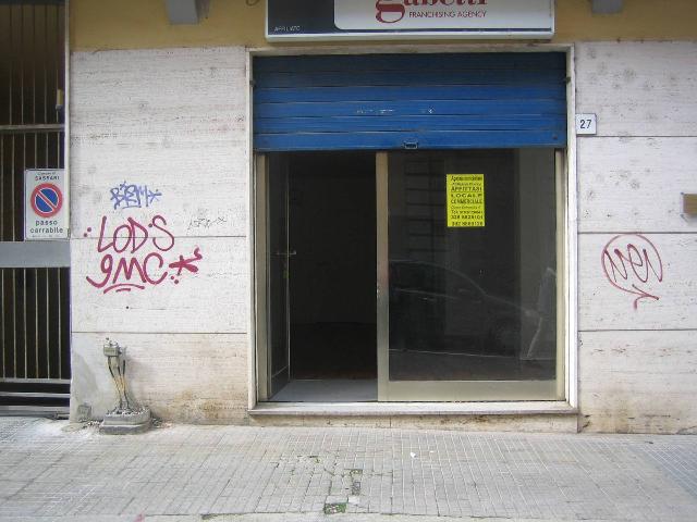 Negozio in Via Maurizio Zanfarino 22, Sassari - Foto 1