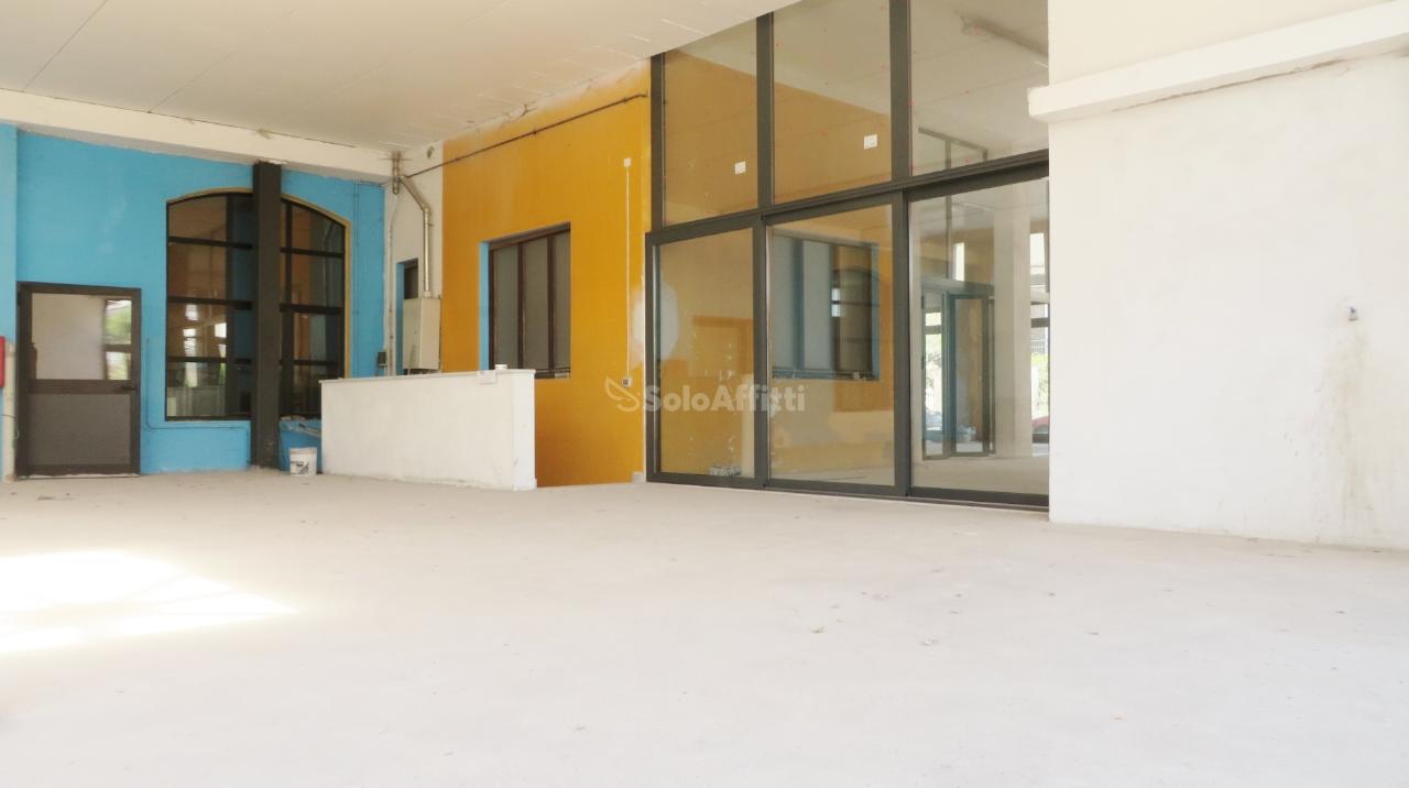 Negozio in Via Como, Busto Arsizio, {3} - Foto 1