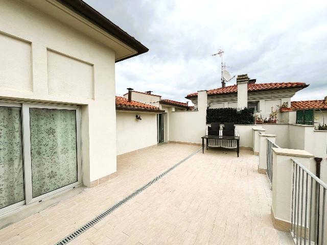 Penthouse in Via Cristoforo Colombo, Follonica - Foto 1