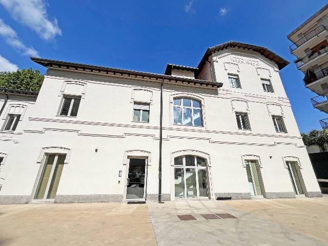 Shared office in Via Ugo Foscolo 6, Busto Arsizio - Photo 1