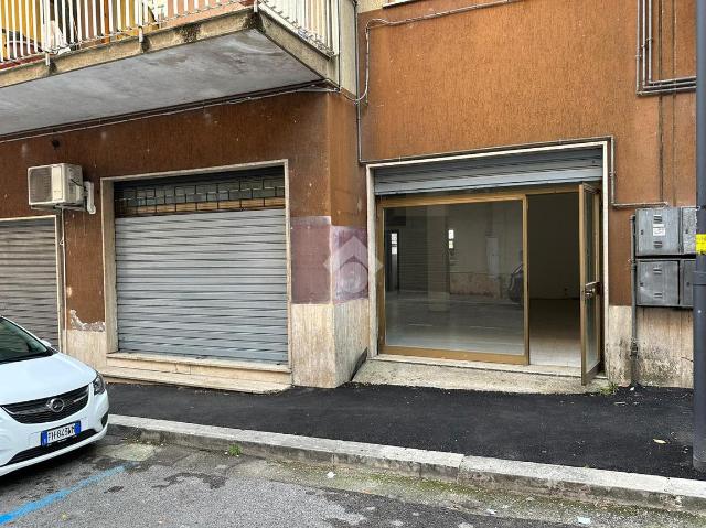 Geschäft in Via Varrone, Cassino - Foto 1