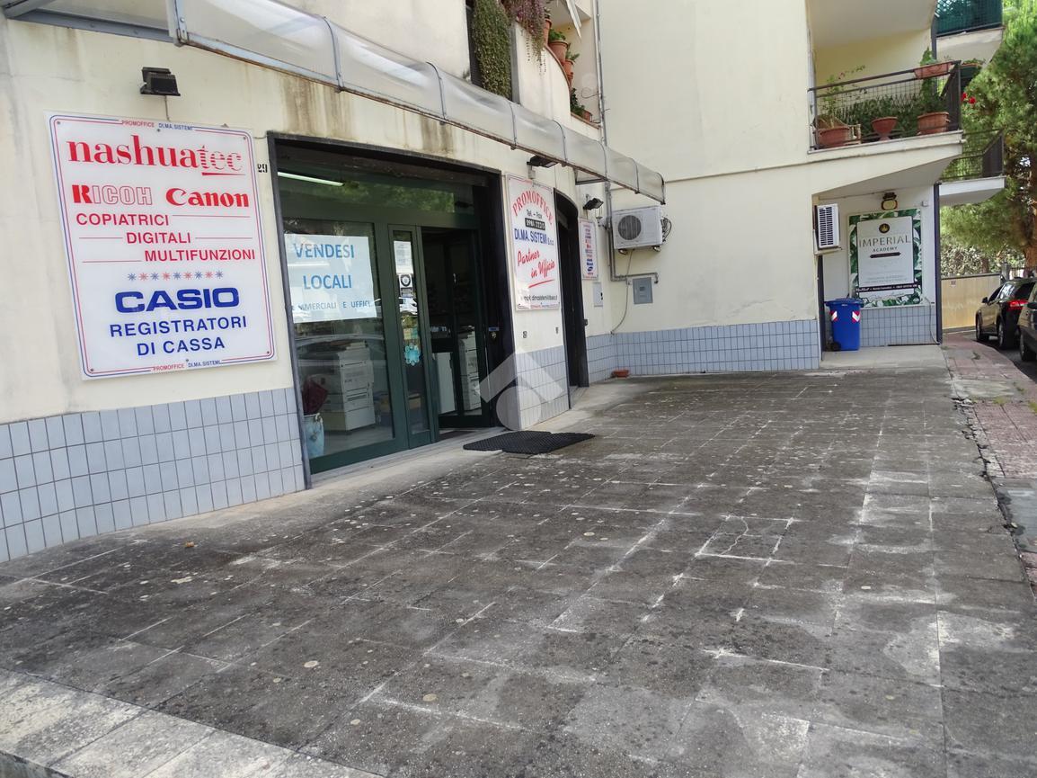 Negozio in Via Monte Sant'Angelo 1, Castrovillari, {3} - Foto 2