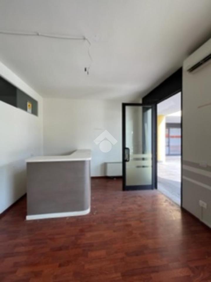 Negozio in Viale Italia, Villongo, {3} - Foto 2