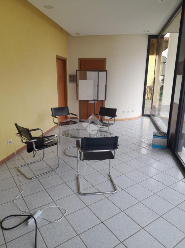 Ufficio in Via San Giovanni Battista 11, Castelli Calepio, {3} - Foto 2
