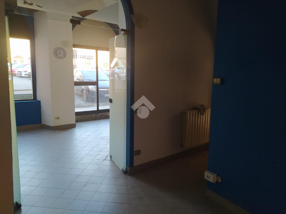 Negozio in Piazza Cavour, Trescore Balneario, {3} - Foto 2