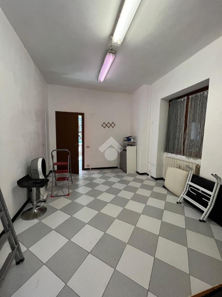 Negozio in Viale Rimembranza, Trescore Balneario, {3} - Foto 1