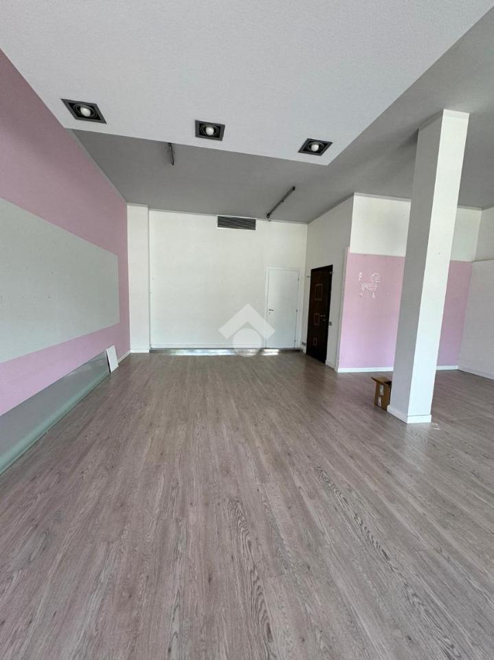Negozio in Via Nazionale, San Paolo D'Argon, {3} - Foto 1