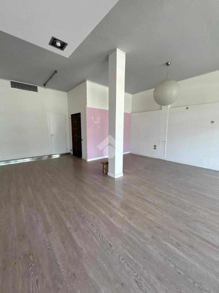 Negozio in Via Nazionale, San Paolo D'Argon, {3} - Foto 1