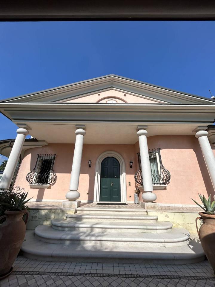 Villa in vendita a Rodengo Saiano