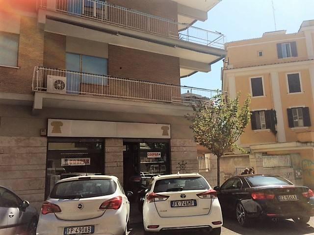 Shared office in Via Tommaso da Celano 6, Roma - Photo 1