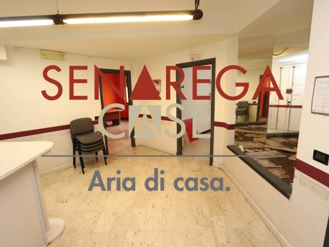 Gemeinschaftsbüro in Via Francesco Dassori, Genova - Foto 1