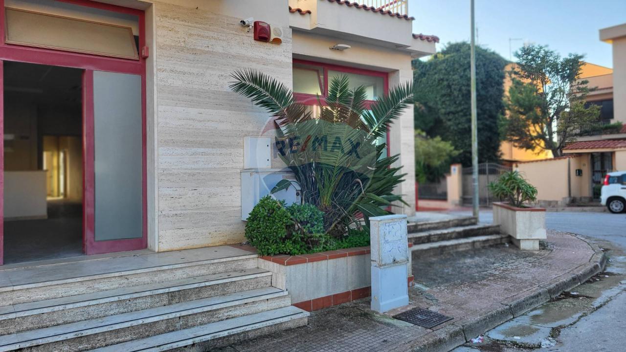 Negozio in Via Caravaglios 46, Castelvetrano, {3} - Foto 2