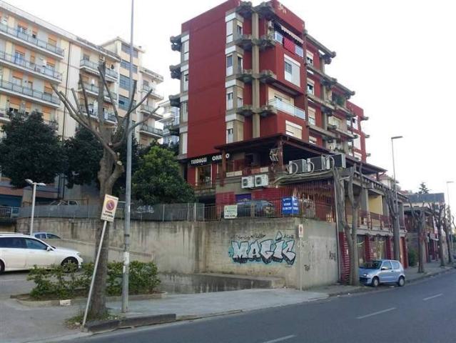 Negozio in Piazza Fausto E Luigi Gullo, Cosenza - Foto 1