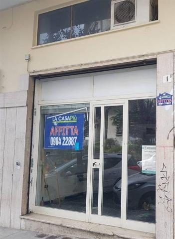 Geschäft in Via Calabria, Cosenza - Foto 1